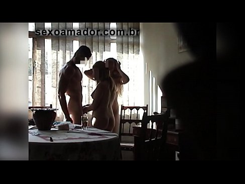 ❤️ Sexu-lagunek gizon erraldoi bat eta hirukote batera gonbidatzen dituzte berarekin ️❌ Porno gurean eu.pornhdvideos.ru ☑