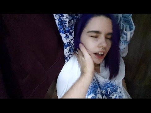 ❤️ Nire ahizpa armairuan aurkitu eta lagundu zion esperma ️❌ Porno gurean eu.pornhdvideos.ru ☑